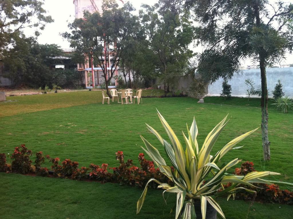 Oyster Airport Hotel Hyderabad Exterior foto